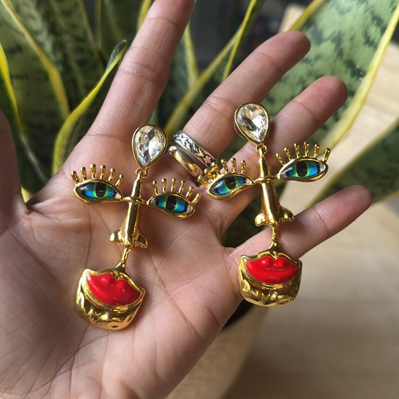 Eye See Love Earing Set - Picture 10 of 17